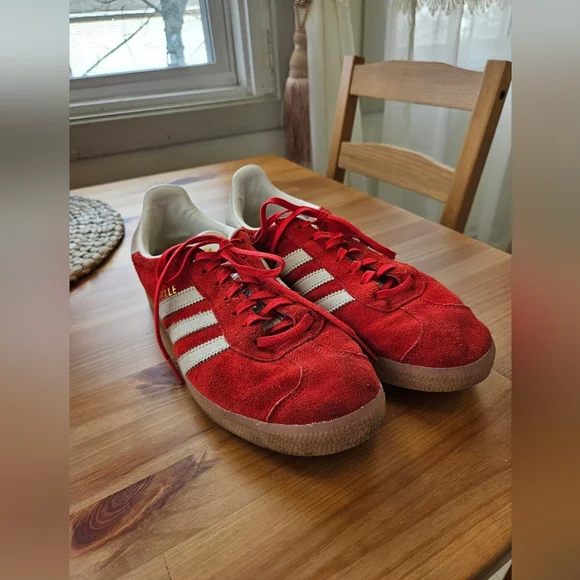 Adidas Women's Gazelle 'Scarlet Aluminum' Size 10 - Picture 2 of 7